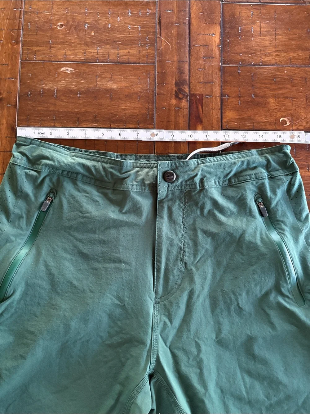 Mack Weldon Forest Green Hybrid Shorts with Zip Pockets - Medium
